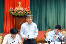 越南河内市计划投资局副局长武维俊在会议上发表讲话。