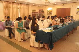 参加“自由贸易：投资转移与环境问题”座谈会的与会代表