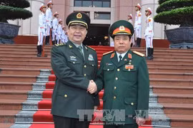 越南国防部部长冯光青大将与中国国防部部长常万全上将