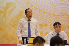 越南交通运输部副部长阮鸿长发表讲话
