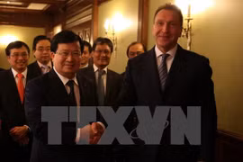 越南政府副总理郑廷勇与俄罗斯第一副总理伊戈尔•舒瓦洛夫