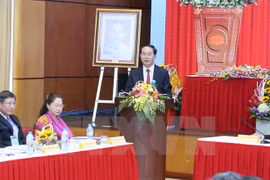 越南国家主席陈大光在会议上发表讲话