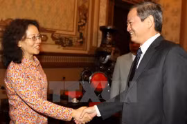 胡志明市人委会副主席黎文科和中国云南省副省长李江。（图片来源：越通社）