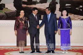 两国领导合影。