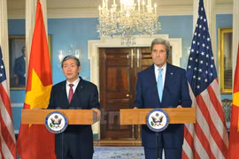 越共中央书记处常务书记丁世兄与美国国务卿克里在会谈后举行的记者会上发表讲话（图片来源：越通社）