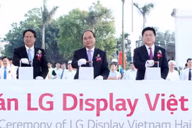 阮春福总理出席越南海防LG显示器公司OLED面板模块组装厂动工兴建仪式
