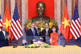 越南国家主席陈大光与美国总统奥巴马出席VietJet 订购100架波音(Boeing) 737 MAX签署仪式