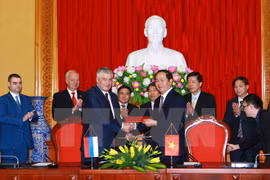 陈大光大将和弗拉基米尔·科洛科利采夫大将签署了《越南公安部与俄罗斯联邦内务部2016—2018年合作行动计划》