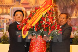 黄平军同志祝贺本扬当选老挝人民革命党中央总书记。
