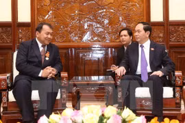 越南国家主席陈大光（右）会见柬埔寨驻越大使。（图片来源：越通社）
