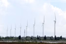 薄辽省风电厂项目涡轮发电机（图片来源：越通社）