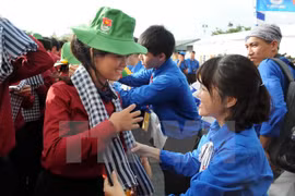 东南亚与日本青年代表受到越南人的热烈欢迎