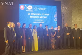 与会代表合影（图片来源：saigon-tourist.com）