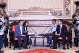 胡志明市与韩国仁川加强合作