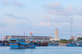 长沙群岛灯塔 - 浩海引航平安行