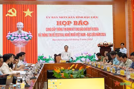新闻发布会场景。图自人民军报