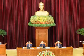 阮富仲总书记(中）主持会议。图自越通社