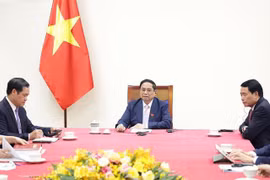 越南政府总理范明政与荷兰首相马克·吕特通电话。图自越通社