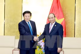 政府总理阮春福会见出席2017年APEC工商领导人峰会的大型企业领导