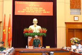 阮志咏上将发表总结讲话。