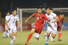 越南U19足球队（红色衣服）与中国台北U19足球队（图片来源：VFF）
