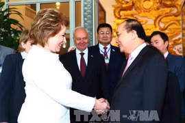 越南政府总理阮春福与俄联邦委员会主席马特维延科