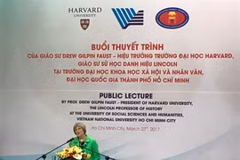 福斯特教授与社会科学与人文大学师生进行交流
