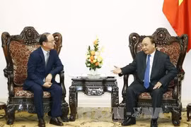 越南政府总理阮春福会见越南三星有限公司总经理韩明燮。