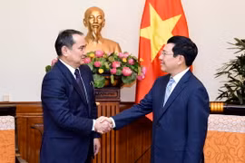 政府副总理兼外长范平明会见哈萨克斯坦副外长阿克尔别克