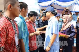 菲律宾总统出席被捕越南渔民和渔船押送交接仪式