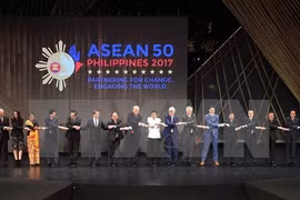 越南政府总理阮春福出席第31届东盟峰会开幕式