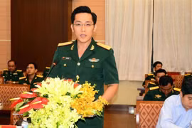 来自胡志明市司令部的青年官兵在座谈会上发表讲话。