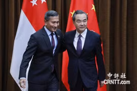 新加坡外长维文与中国外长王毅。（图片来源：http://news.nanyangpost.com） 