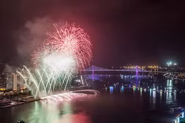 岘港市成为中央直辖市21周年举行丰富多样活动