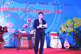 越南友好组织联合会副主席兼秘书长敦俊峰在友好见面会上发表讲话（图片来源：​dangcongsan.vn/）