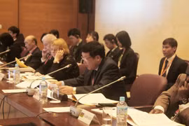 越南最高人民法院院长阮和平在会上发表讲话。