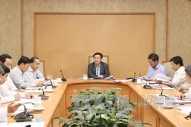 政府副总理王廷惠在会议上发表讲话。