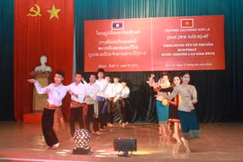 附图：在山罗省的老挝留学生。
