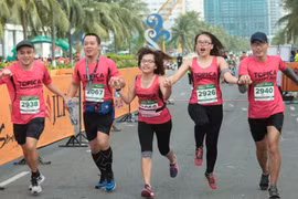 来自44个国家的5000多名运动员参加胡志明市国际马拉松比赛