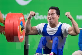 越南举重运动员黎文功