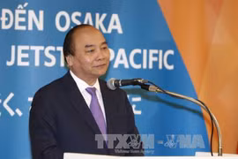 阮春福总理在越南两家航空公司飞往日本大阪航线开通仪式上发表讲话。