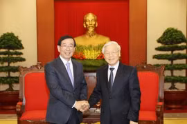 越共中央总书记阮富仲会见韩国总统特使朴元淳。