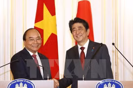 越南政府总理阮春福与日本首相安倍晋三