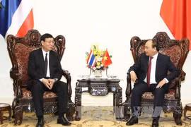 越南政府总理阮春福会见泰国立法议会议长蓬佩