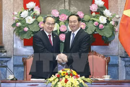 越南国家主席陈大光和越南祖国阵线中央委员会主席阮善仁（图片来源：越通社）