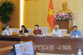 国会常委会第10次会议就国会第三次会议准备工作深入交换意见。
