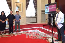 越南驻华大使邓明魁在纪念典礼上发表讲话。（图片来源：越通社）