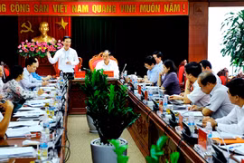 武文赏在会上发表讲话。（图片来源：越共电子报）