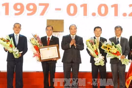 越南政府总理阮春福出席平阳省建省20周年纪念典礼（图片来源：越通社）