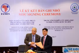 非洲和中东研究院院长阮孟雄（右边）